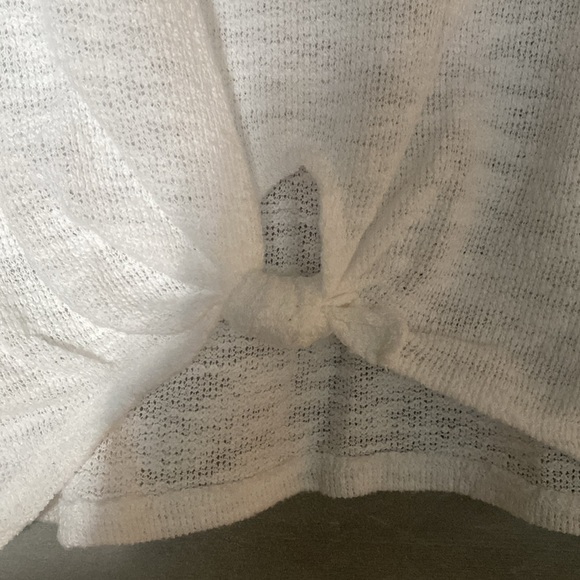 Cherish Slub Fabric with Front Knot and Drop Sleeves. - Picture 5 of 5